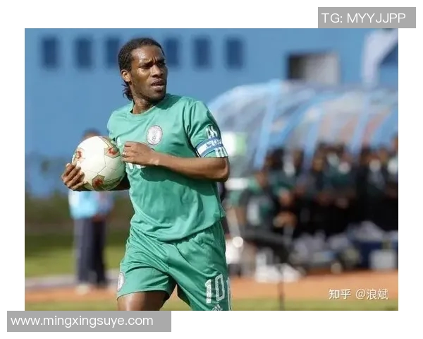 哈吉与奥科查的传奇对决：足球场上的艺术与激情碰撞